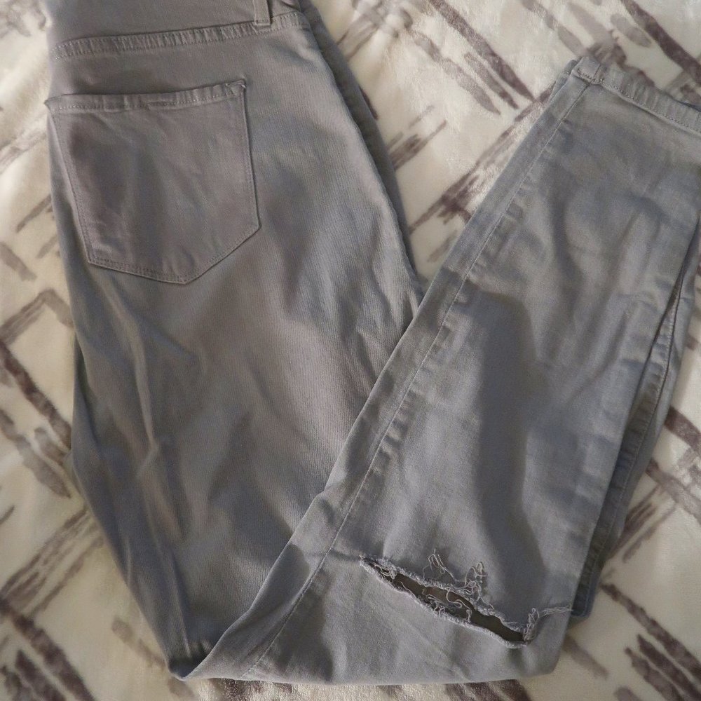 Grey Distressed Skinny Jean